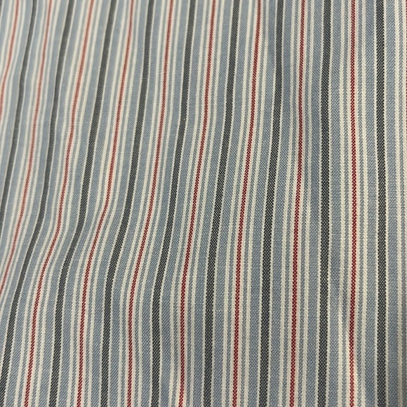 UNTUCKit Button Down Size XL - Picture 2 of 7